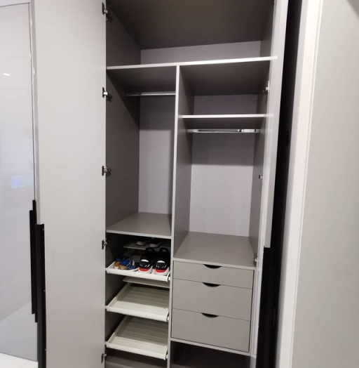 Встроенные распашные шкафы-Встраиваемый шкаф в прихожую «Модель 13»-фото3